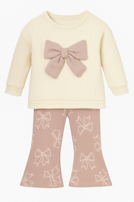 Conjunto Rosado con Lazo en Relieve