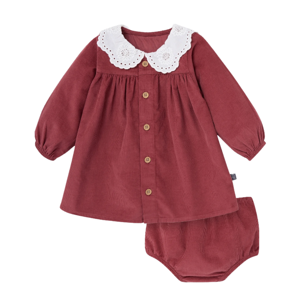 Vestido Rojizo con Cuello de Encaje de Crochet